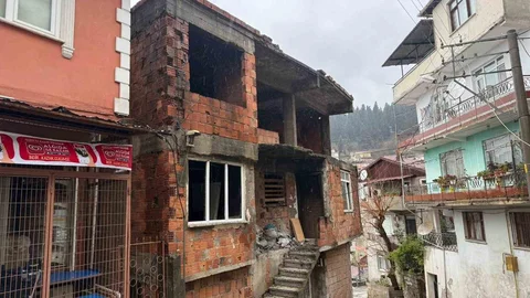 İzmit'te Boş Ev Yandı