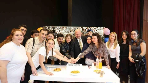 Menemen'de Tiyatro Coşkusu
