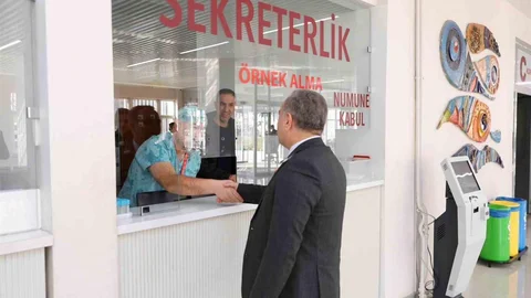 Kayseri'de Rektör Altun Hastane Personelini Ziyaret Etti