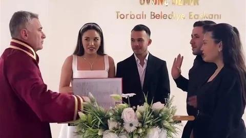 İzmir'de Nikah Töreninde Eğlenceli Anlar