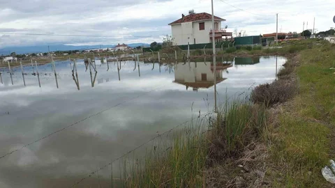 Balıkesir'de Yazlıklar Su Altında Kaldı