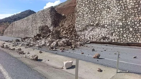 Adıyaman'da İstinat Duvarı Yıkıldı