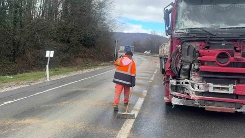 Düzce'de Tır Kazası Trafiği Olumsuz Etkiledi