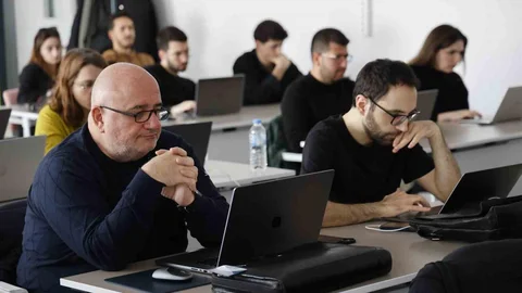 Antalya'da Gençlere Yapay Zeka Eğitimi Verildi