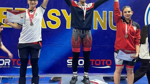 Tuğba Kıvıkoğlu'ndan Düzce'ye Şampiyonluk