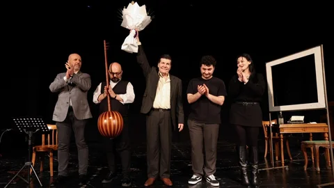 Veli'nin Oğlu Orhan Tiyatrosu Küçükçekmece'de Sahnelendi