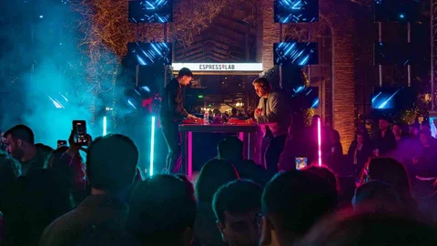 Tonic Walter İstanbul'da Performans Sergiledi
