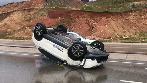 Siirt'te Takla Atan Araç Maddi Hasar Oluşturdu