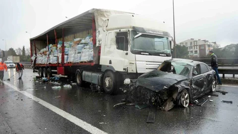Kocaeli'de Zincirleme Trafik Kazası