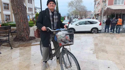 Burhaniye'de Bisikletle Ulaşım Sağlıyor