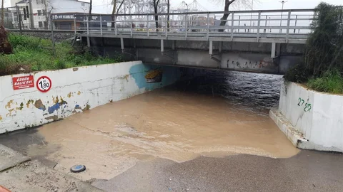 Kocaeli'de Sağanak Yağış Etkili Oldu