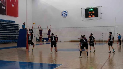 Erzincan'da Voleybol Müsabakaları Başladı