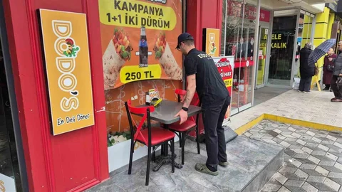Eskişehir'de Dürüm Hesabını Ödemeden Kaçan Gençler
