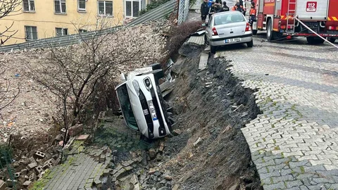 Üsküdar'da Yol Çökmesi Olayı