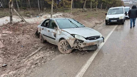 Eskişehir'de Kontrolden Çıkan Araç Savruldu