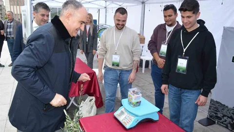 Manisa'da Atık Pil Teslimatı ve Fidan Dağıtımı