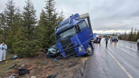 Eskişehir'de Tır Kazası: 1 Ölü, 2 Yaralı
