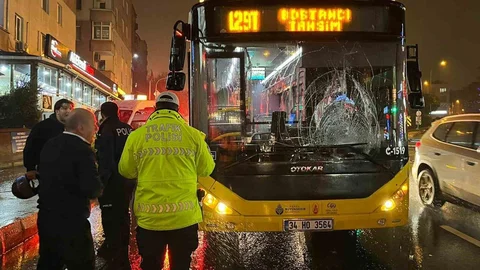Üsküdar’da Otobüs Yayaya Çarptı
