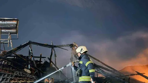 Milas'ta Çatı Yangını Çıktı