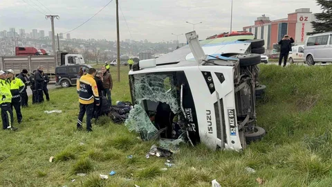 İstanbul'dan Dönüşte Midibüs Devrildi