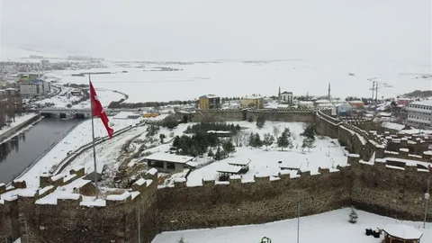 Ardahan Kalesi Karla Kaplandı