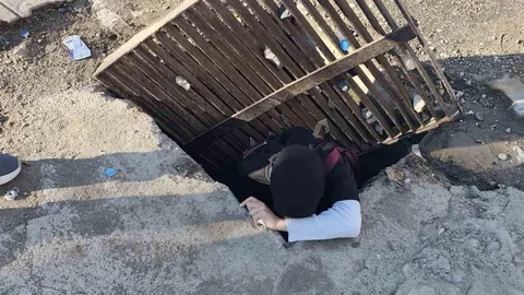 Kız Öğrenci Gider Mazgalına Bastı, Çukuru Düşerek Yaralandı