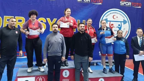 Burdur'da Genç Halterciden Başarı