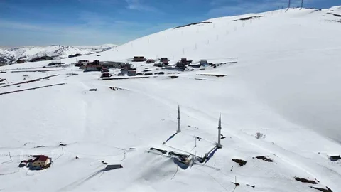 Kadırga Yaylası’nda Kar Manzaraları Dikkat Çekiyor
