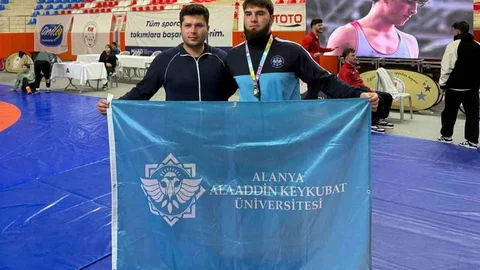 Alanya'da Güreş Şampiyonası Başarısı