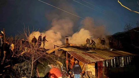 Artvin'de Gece Yangın Çıktı