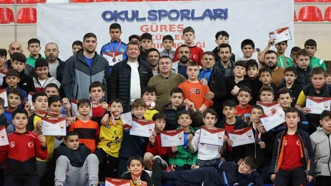 Bilecik'te 400 Sporcu Güreş Müsabakalarında Yarıştı