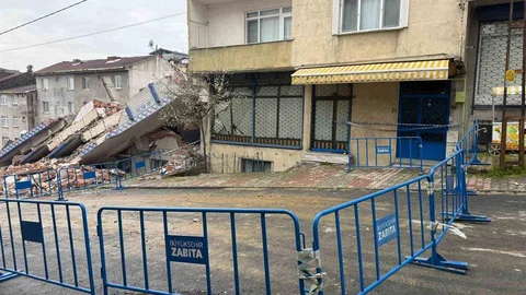 İstanbul'da Tehlikeli Yıkım Anları