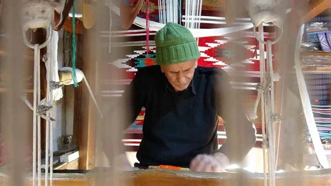 Gaziantep'te 80 Yıldır Kilim Dokuyor