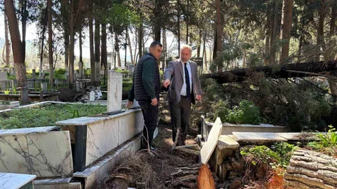 Fırtınadan Zarar Gören Mezarlıklar Onarıldı
