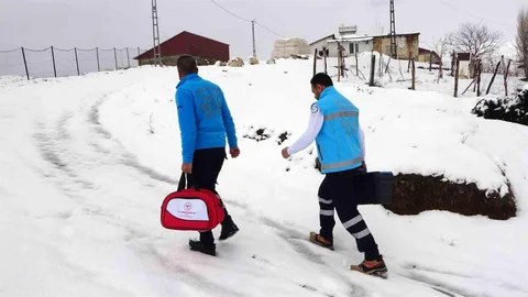 81 Yaşındaki Hastaya Diş Tedavisi Yapıldı