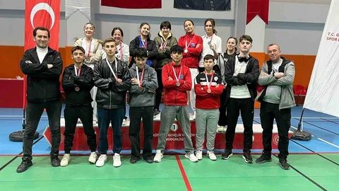 Pazarlar Spor Lisesi'nden Atletizmde Başarı