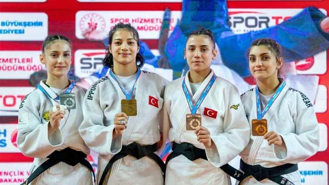 Yunusemre Judocuları Trabzon'dan Madalya ile Döndü