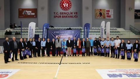 Küçükçekmece'de Masa Tenisi Turnuvası Düzenlendi