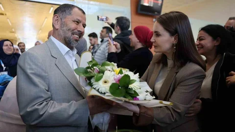 Mardin'de Umre Dönüşü Duygusal Karşılama