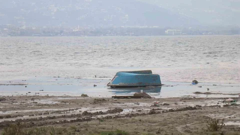 Yağışlar Sapanca Gölü'nü Yükseltti