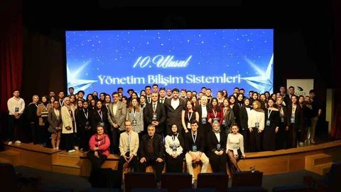 Düzce'de Bilişim Zirvesi Gerçekleşti