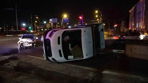 Malatya'da Kamyonet Devrildi