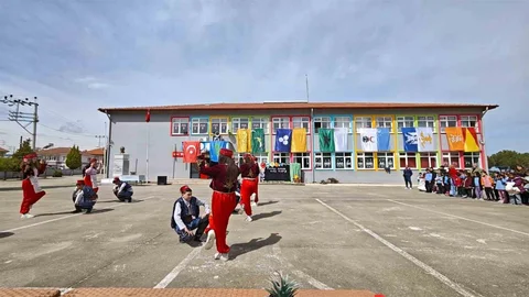 Sarıgöl'de 400 Fıstık Çamı Dikimi Yapıldı