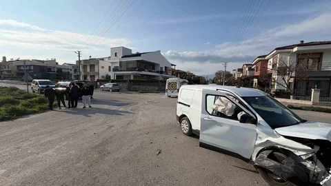 Burhaniye'de Kavşak Kazaları Devam Ediyor