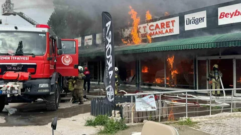 İzmir'de İş Yerinde Yangın Çıktı