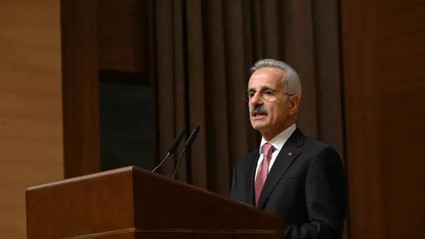Ulaştırma Bakanı Uraloğlu 5G'yi Yaygınlaştıracak