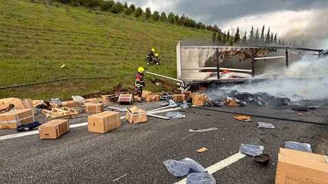 Balıkesir'de Otoyolda Tır Yangını