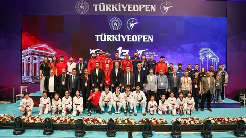 Türk Sporcular Taekwondo Turnuvasında Başarı Gösterdi
