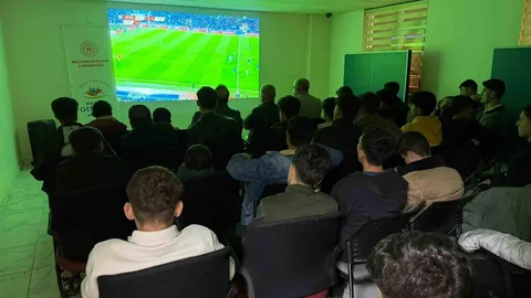 Hasköy'de Milli Maç Coşkusu