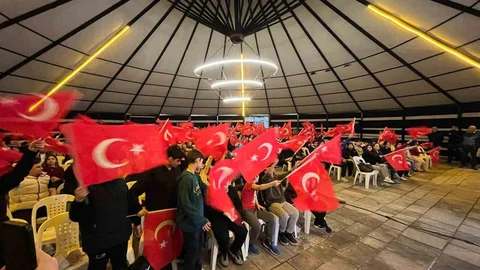 A Milli Takım Galibiyeti Fatih'te Kutlandı